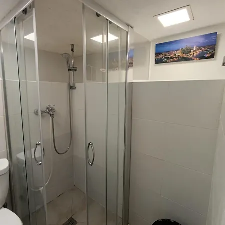 Loft 2 Personas